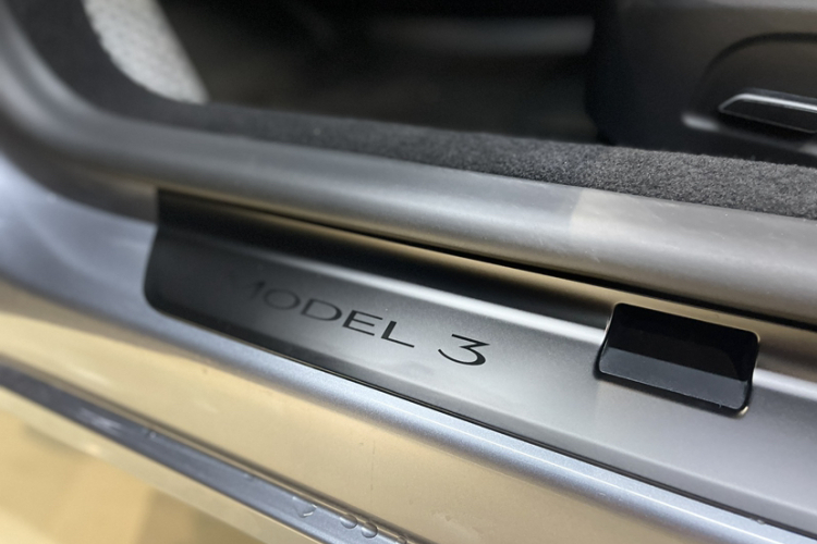 特斯拉 Model 3 2025款 后轮驱动版中控内饰7008