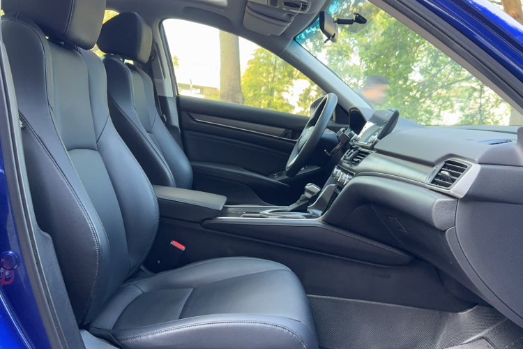 本田 雅阁 2018款 230TURBO 舒适版 国V中控内饰7010