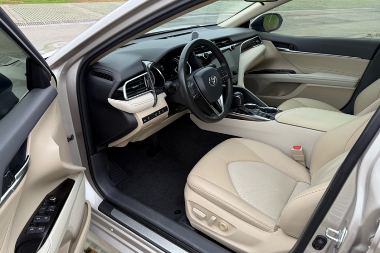 丰田 凯美瑞 2019款 2.5G 豪华版 国VI中控内饰7001