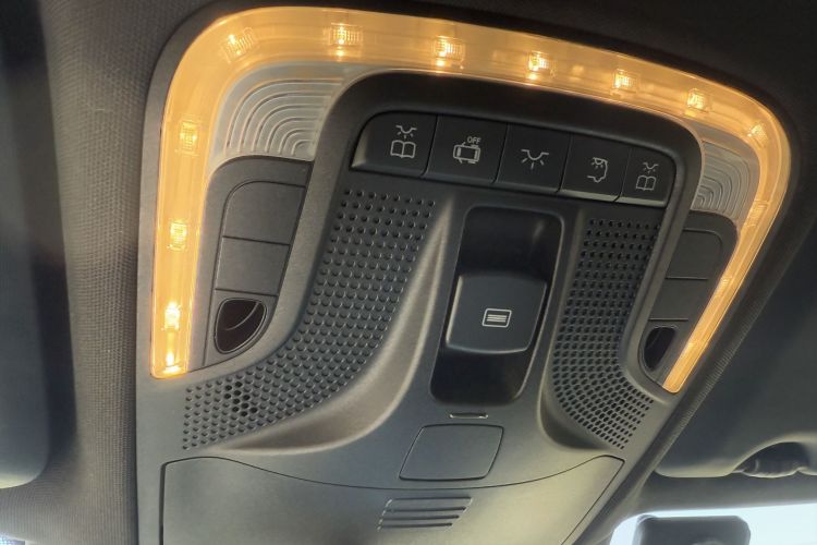 奔驰V级 2018款 V 260 AMG 运动版 国V中控内饰7006