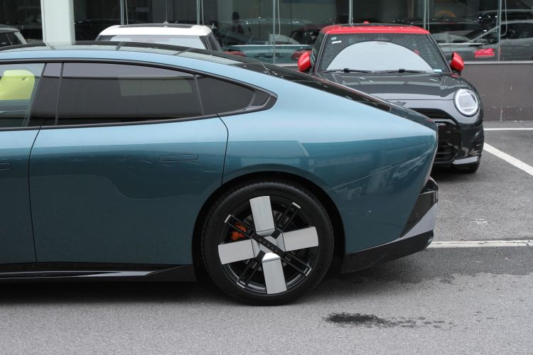 小鹏P7 2025款 750 四驱高性能 Ultra车身外观6008