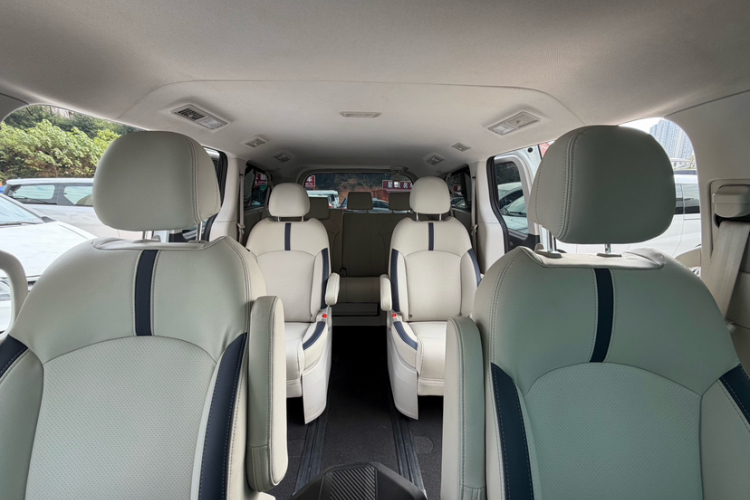 上汽大通MAXUS 大通G10 2021款 2.0T 手动精英版 柴油 7座中控内饰7004