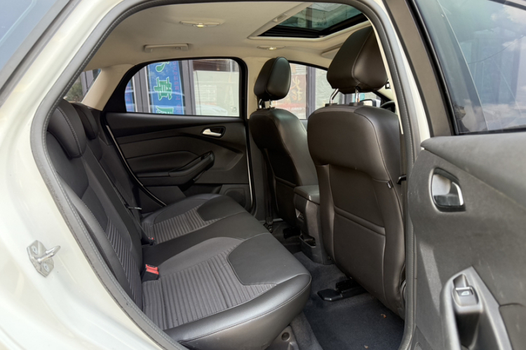 福特 福克斯 2017款 两厢 1.6L 自动风尚型智行版中控内饰7002