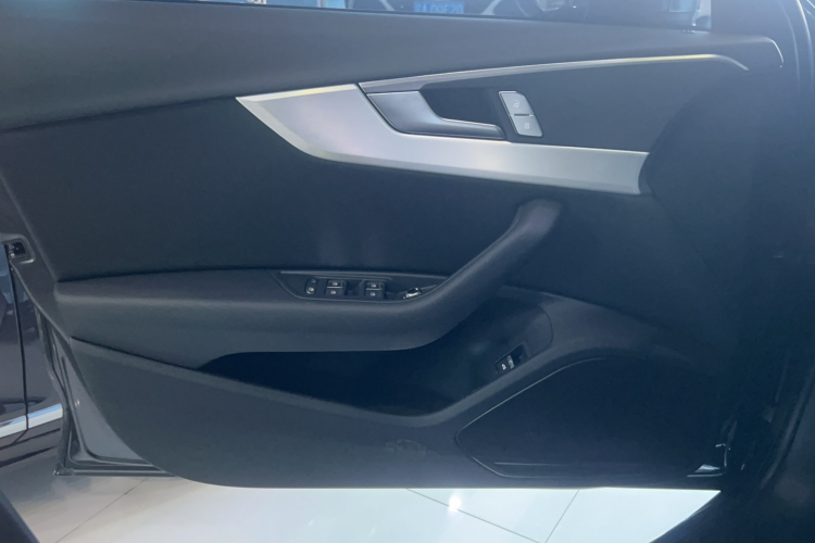 奥迪A4L 2024款 40 TFSI 时尚动感型局部细节9001