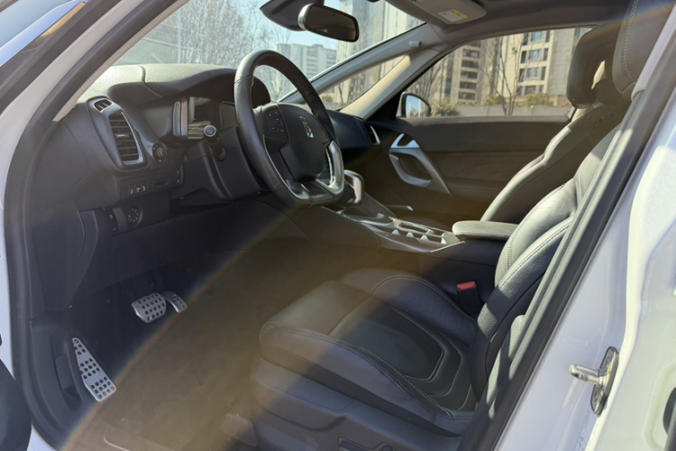 DS 5 2013款 1.6T 雅致版THP200中控内饰7001