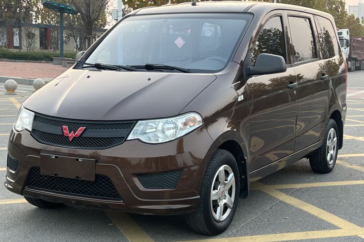 五菱汽车 五菱宏光 2015款 1.2L S 基本型国IV车身外观1