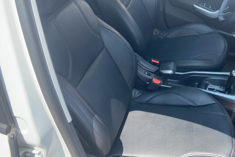 标致2008 2014款 1.6L 自动时尚版局部细节41