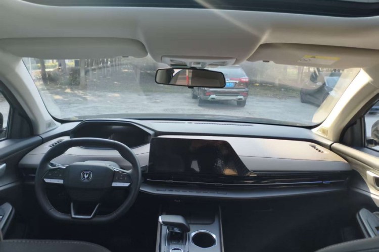 长安CS55PLUS 2022款 第二代 1.5T DCT尊贵型中控内饰7003