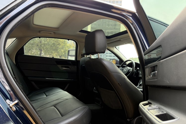 捷豹XFL 2020款 XFL 2.0T P200 两驱赛旗版中控内饰7004