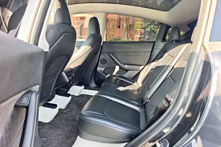 特斯拉 Model Y 2024款 长续航全轮驱动版中控内饰7003