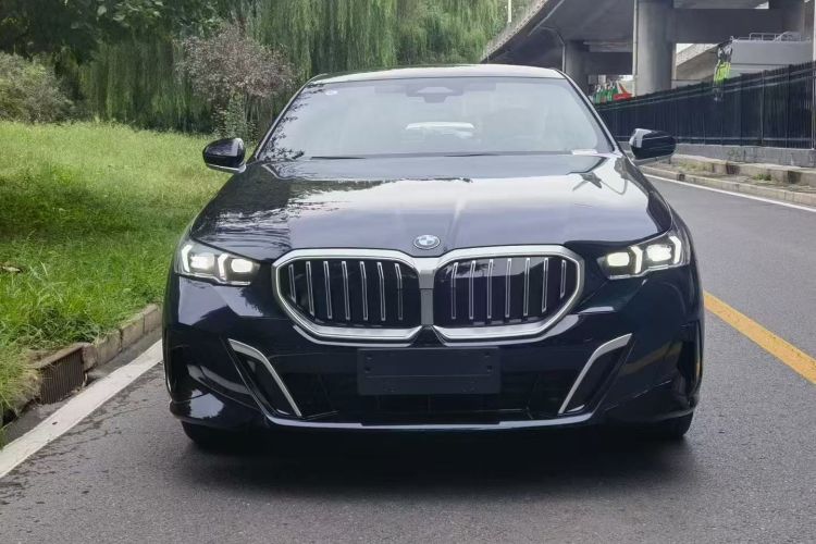 宝马5系 2024款 530Li 领先型 M运动套装车身外观6004