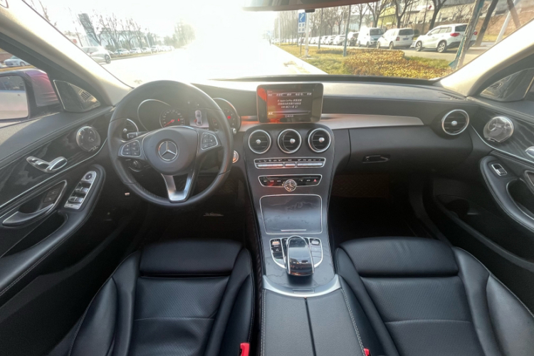 奔驰C级 2018款 C 180 L 时尚型运动版中控内饰7001