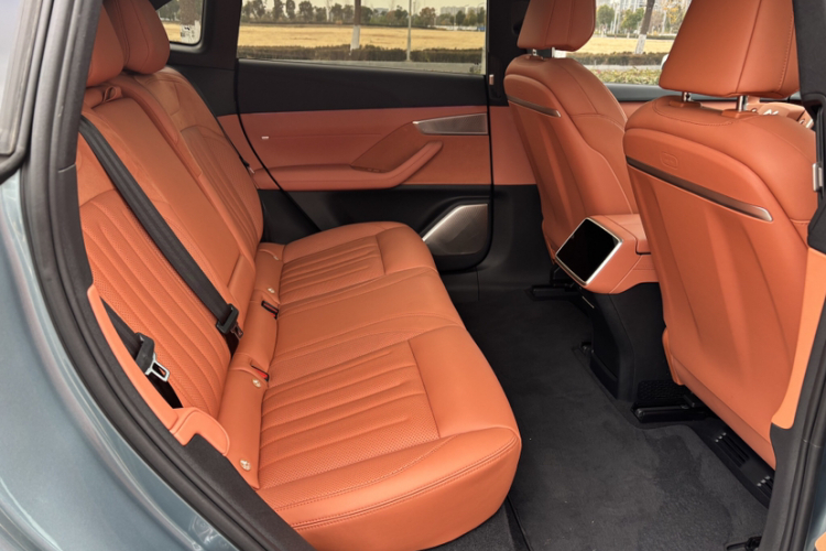 乐道L60 2024款 60kWh 后驱版中控内饰7004