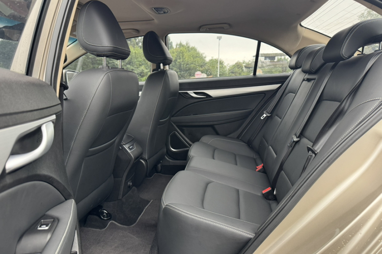 吉利汽车 帝豪 2018款 1.5L 手动向上互联版中控内饰7007