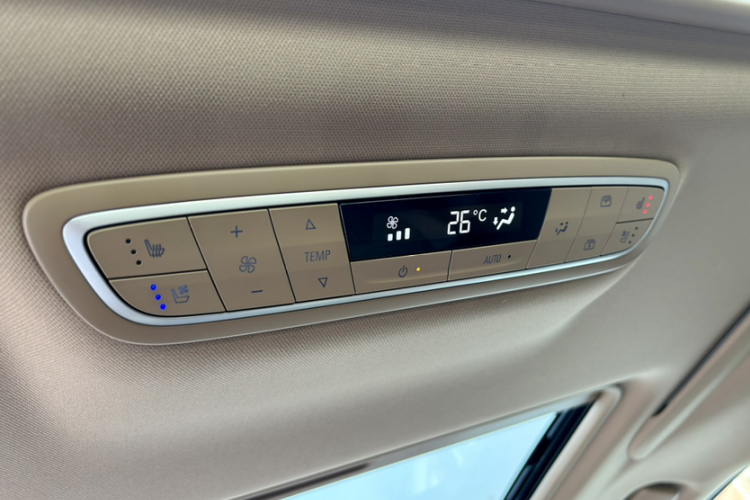 别克GL8 2017款 ES 28T 旗舰型 国V中控内饰7006