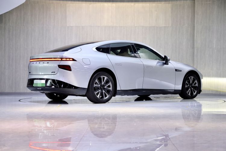 小鹏P7 2022款 480G+车身外观6002