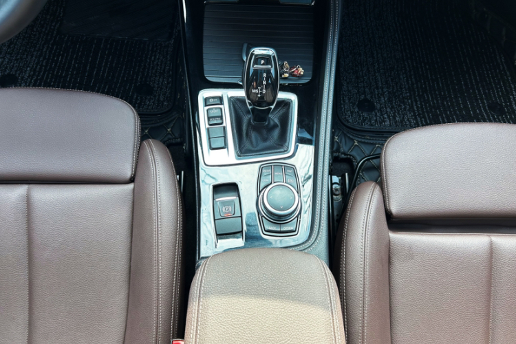 宝马1系 2021款 120i M运动曜夜版局部细节18