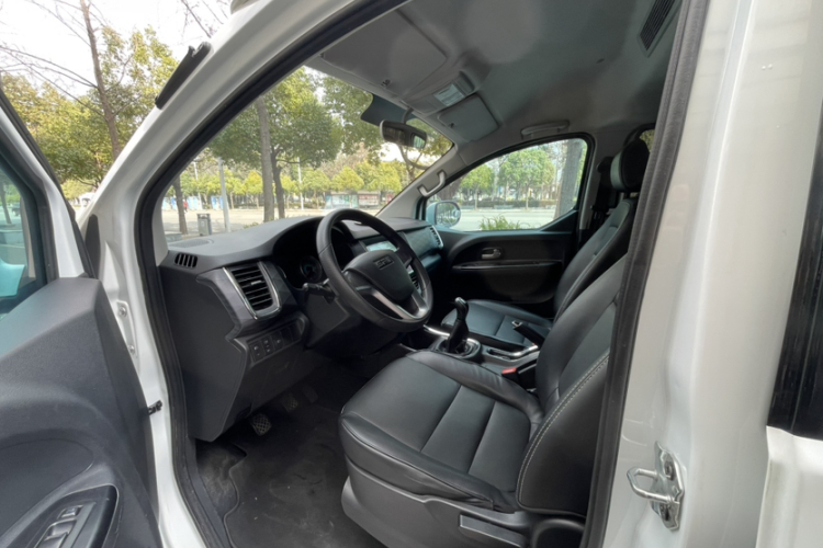 金杯 金海狮 2021款 1.5L 客车旅行狮中央空调版 9座中控内饰7001