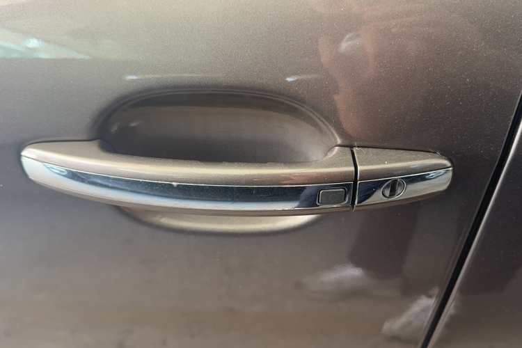 大众 辉腾 2014款 3.0L 行政型局部细节9001