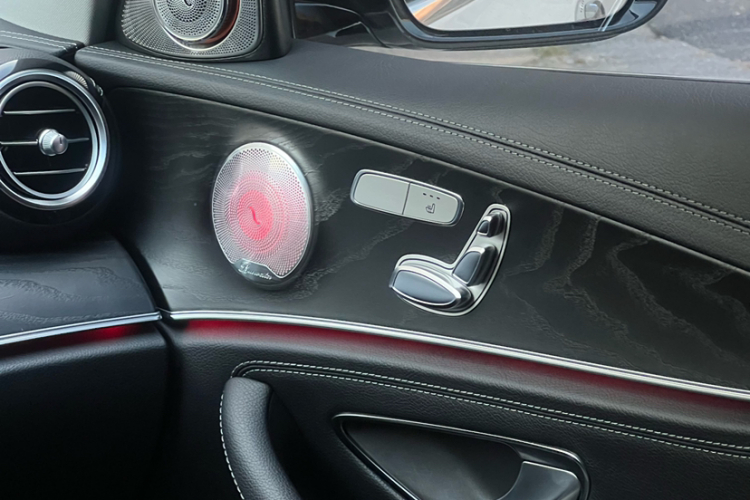 奔驰E级 2018款 改款 E 200 L 运动型 4MATIC中控内饰7007