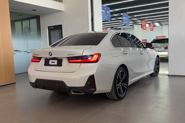 宝马3系 2024款 325i M运动套装车身外观6004