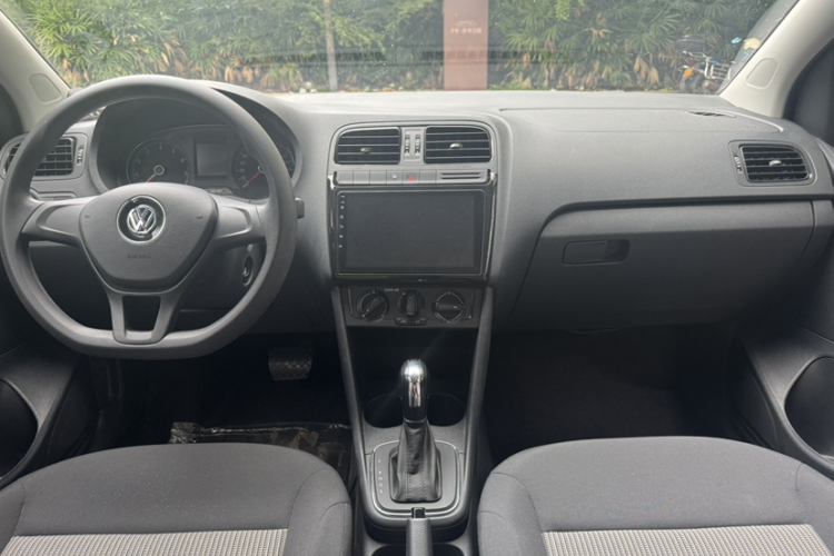 大众 Polo 2016款 1.4L 自动风尚型中控内饰7001