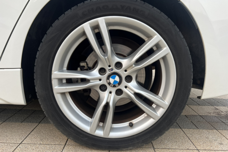 宝马3系 2018款 320Li M运动曜夜版局部细节9004