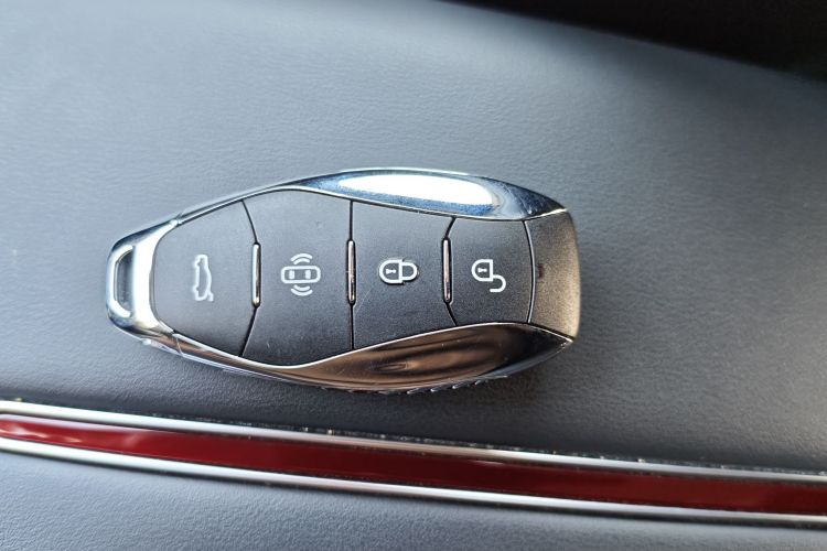 红旗HS7 PHEV 2024款 2.0T PHEV 四驱旗畅版 6座中控内饰7001