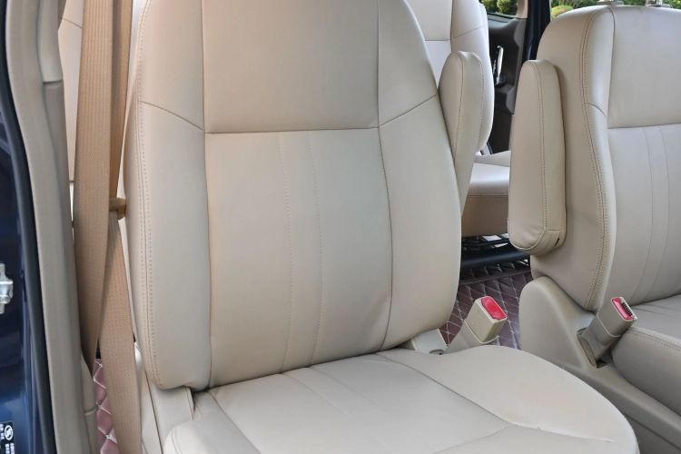 别克GL8 2014款 2.4L 经典版中控内饰7009