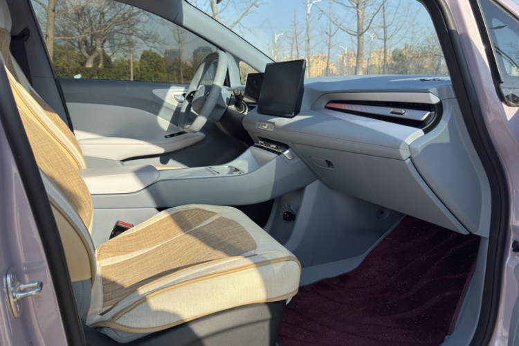 名爵 MG4 EV 2026款 437 从容版中控内饰7004