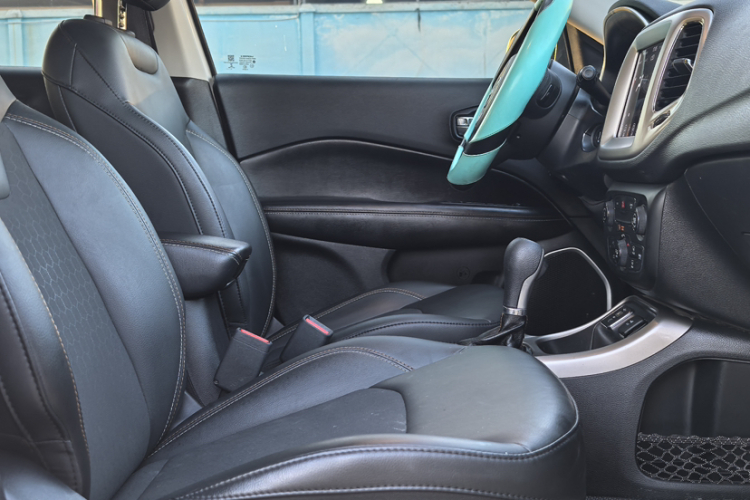 Jeep 指南者 2019款 220T 自动悦享版中控内饰7001