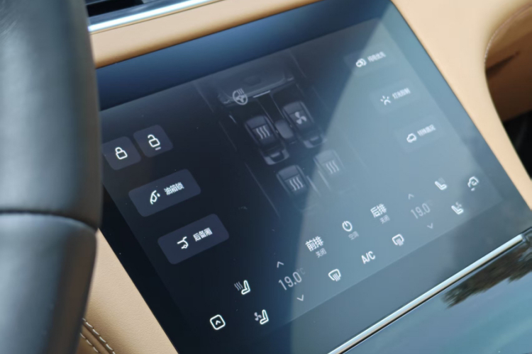 理想汽车 理想ONE 2021款 增程6座版中控内饰7003