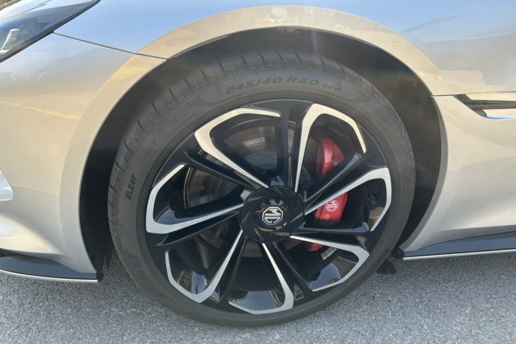 名爵 MG Cyberster 2024款 520km 传奇四驱版车身外观6015