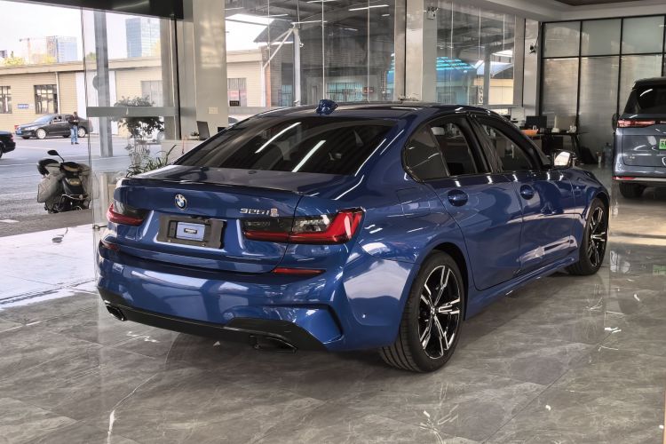 宝马3系 2022款 325i M运动曜夜套装车身外观6008