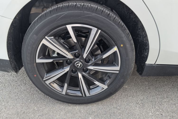 长安 逸动 2025款 蓝鲸 1.5T 500Bar旗舰型车身外观6002