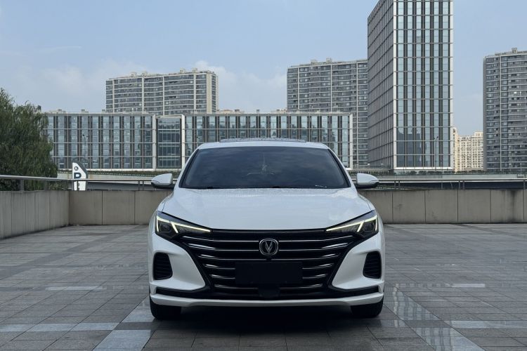 长安 逸动 2020款 PLUS 百万版 1.6L GDI CVT豪华型车身外观6004