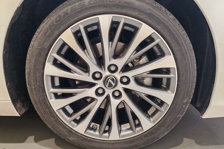 雷克萨斯ES 2020款 300h 臻享版局部细节9002