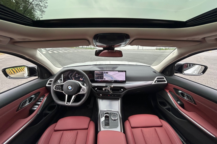 宝马3系 2025款 330Li M运动曜夜套装中控内饰7002