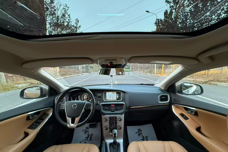 沃尔沃V40 2017款 T3 智雅版中控内饰7005