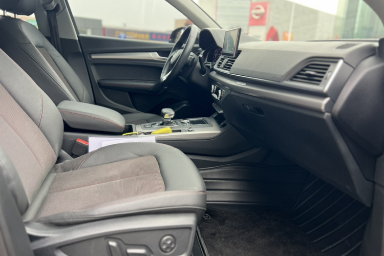 奥迪Q5L 2018款 45 TFSI 尊享时尚型 国VI中控内饰7004