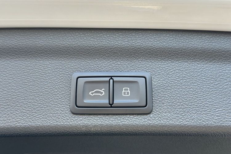 奥迪Q3 2023款 改款 45 TFSI quattro 时尚动感型中控内饰7001