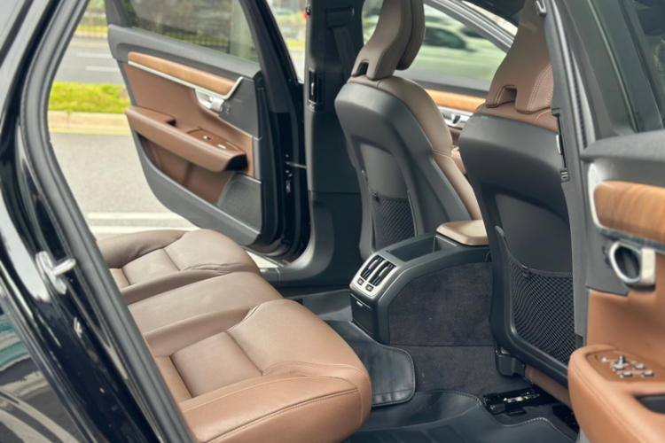 沃尔沃S90 2023款 B5 智逸豪华版中控内饰7004