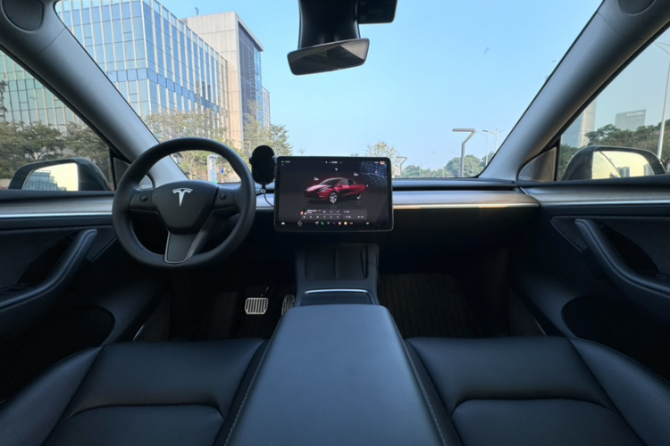 特斯拉 Model Y 2022款 改款 后轮驱动版中控内饰7004