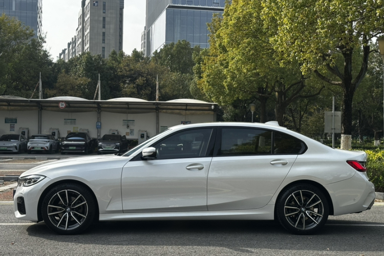 宝马3系 2021款 改款 320Li M运动套装车身外观6008