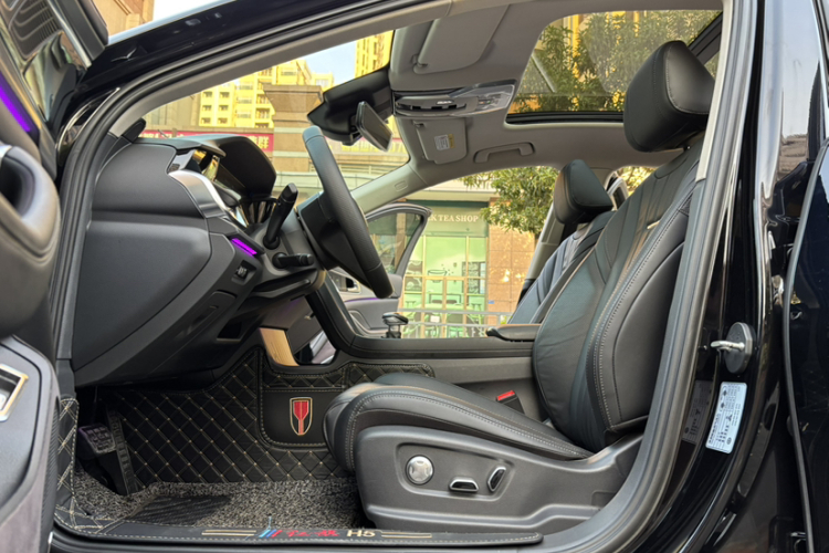 红旗H5 2023款 2.0T 自动智联旗畅版中控内饰7011