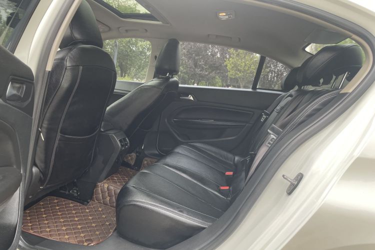 标致408 2014款 1.8L 自动豪华版中控内饰7002