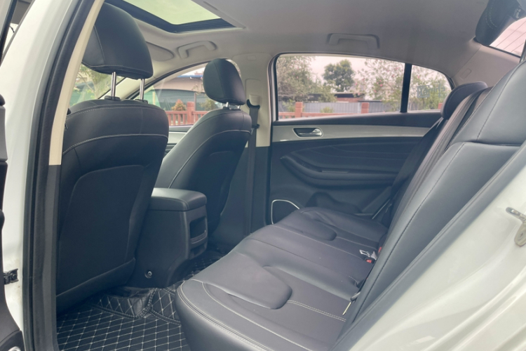 奇瑞 艾瑞泽5 2019款 1.5L 手动自在版 国V车身外观6009