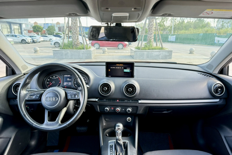 奥迪A3 2018款 30周年年型 Sportback 35 TFSI 进取型中控内饰7007