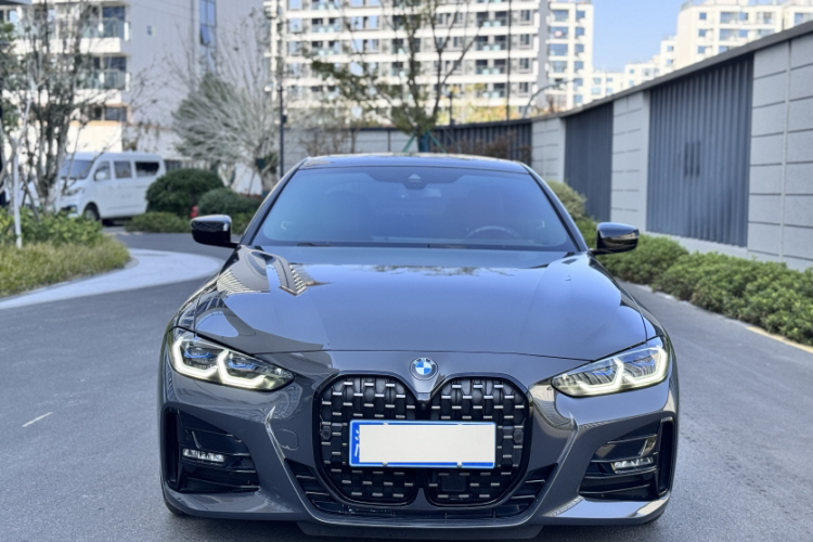 宝马4系 2023款 430i M运动曜夜套装车身外观6006