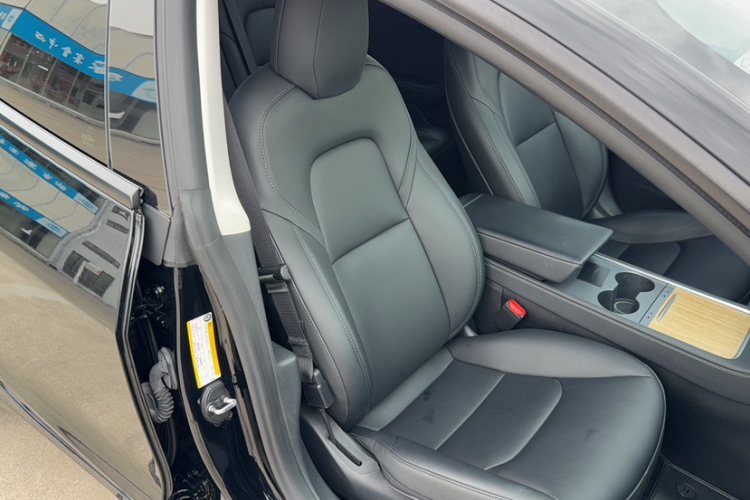 特斯拉 Model 3 2022款 后轮驱动版局部细节41